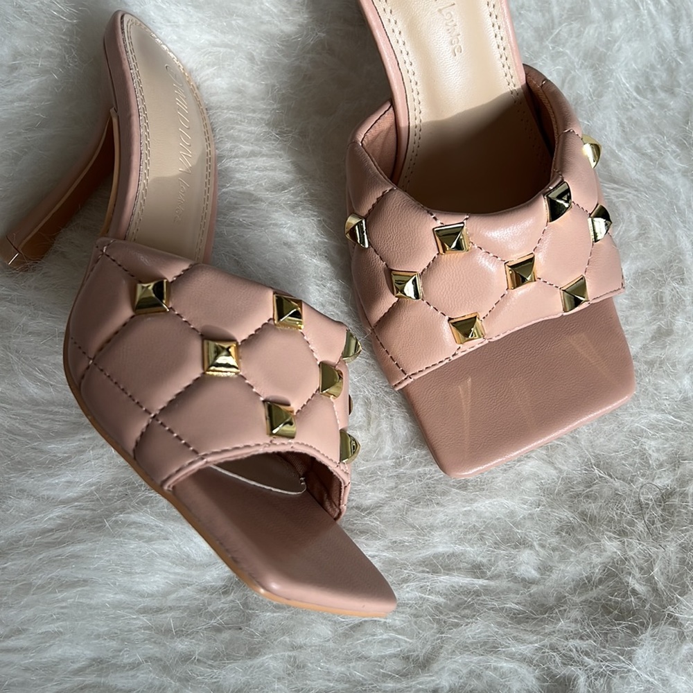 NWT ✨Nude Rockstud square toe heels - Picture 7 of 7